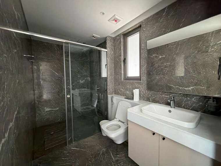 Washroom, rustomjee-crown 4 Bedroom 2158 Sq.Ft. Apartment In Prabhadevi Mumbai 9939096