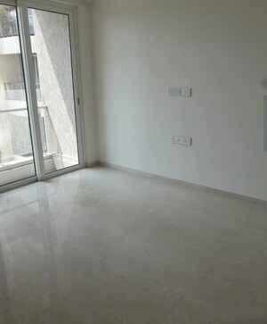 Room in 3.5 BHK Apartment at Lodha Fiorenza, Goregaon East – for Sale