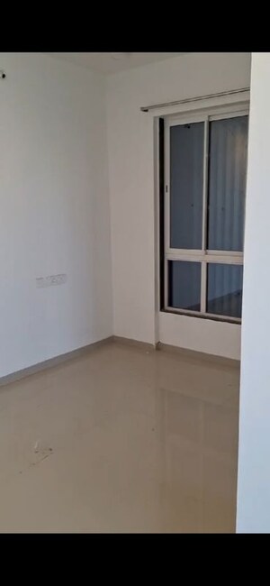 Room in 3 BHK Apartment at Shreeji Atlantis, Malad West – for Rent