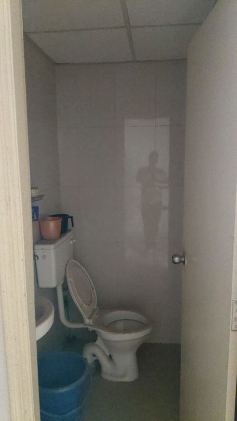 Bathroom, gaur-city-2-14th-avenue 2 Bedroom 855 Sq.Ft. Apartment In Sector 16c Greater Noida Greater Noida 9939246