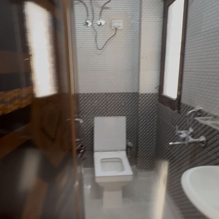 Bathroom, bhogal 2.5 Bedroom 585 Sq.Ft. Apartment In Bhogal Delhi 9939242