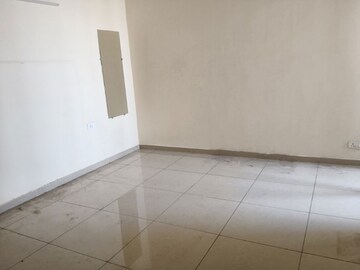 Room in 2 BHK Apartment at Landcraft Golf Links, Pandav Nagar – for Rent