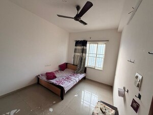 Room in 3 BHK Apartment at Kolte Patil Life Republic, Hinjewadi – for Rent