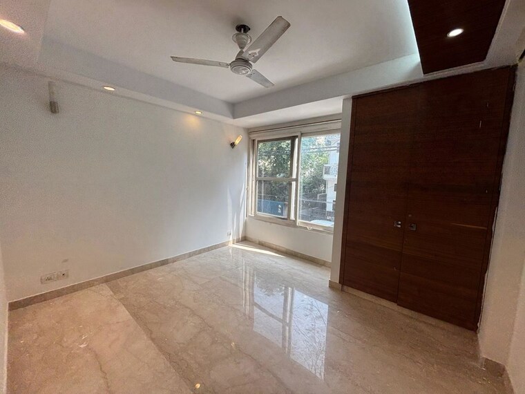 Room, greater kailash i 3 Bedroom 2000 Sq.Ft. Builder Floor In Greater Kailash I Delhi 9939335