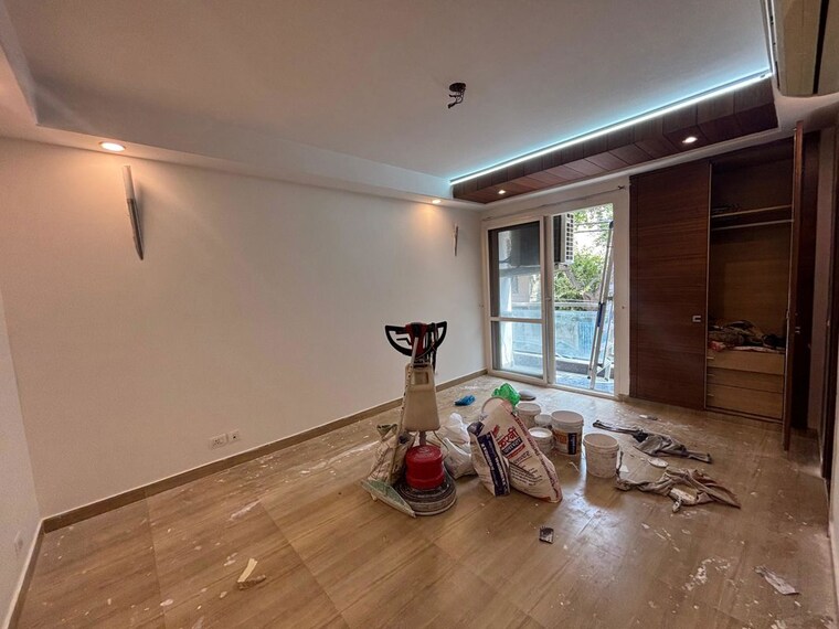  Parking, greater kailash i 3 Bedroom 2000 Sq.Ft. Builder Floor In Greater Kailash I Delhi 9939335