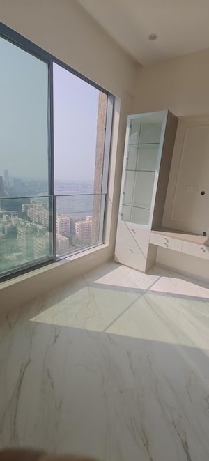 Room in 3 BHK Apartment at Hubtown 25 South, Prabhadevi – for Rent