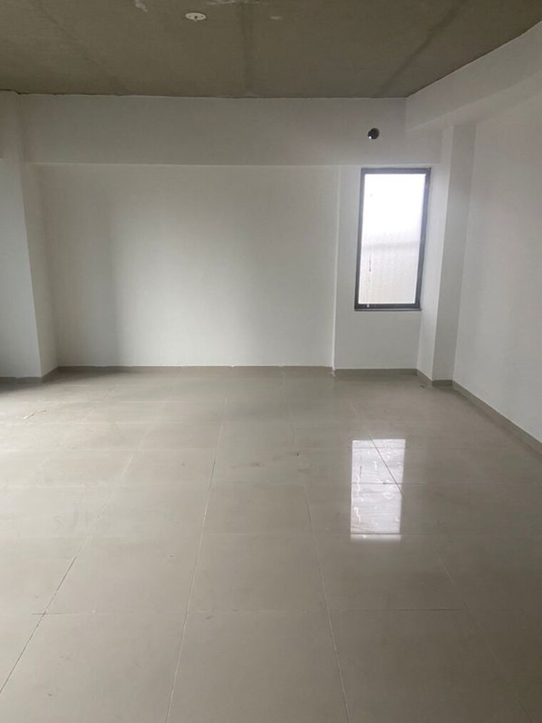 Room, vastrapur Commercial Office Space 1450 Sq.Ft. In Vastrapur Ahmedabad 9939386