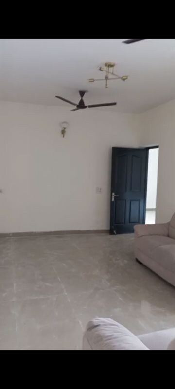 Room in 3.5 BHK Villa at Sector 36 – for Rent