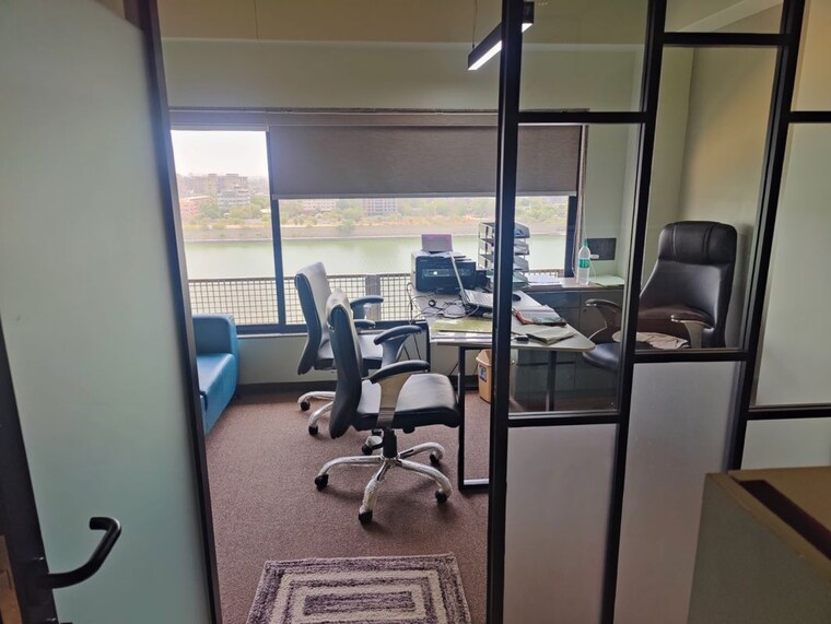 Team Area, sun-westbank Commercial Office Space 785 Sq.Ft. In Navrangpura Ahmedabad 9939405