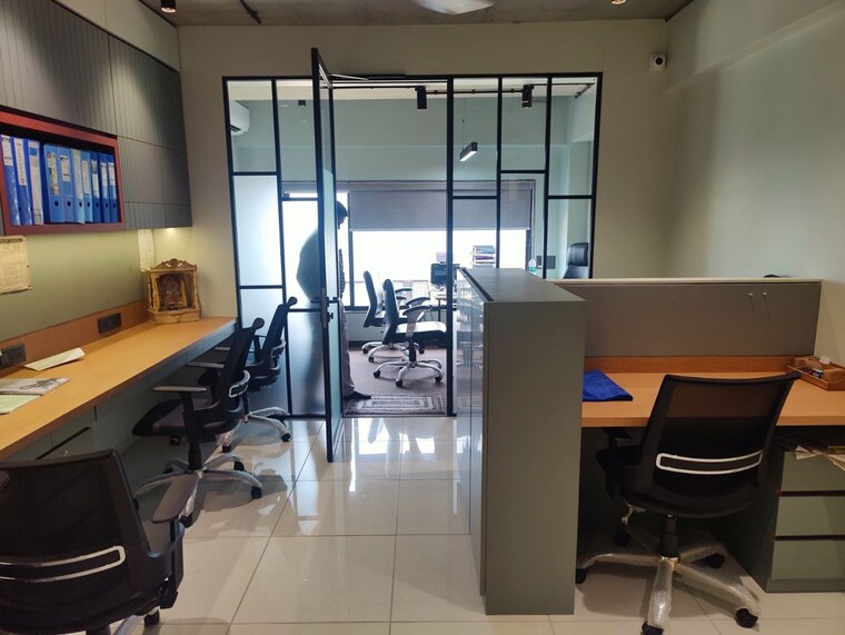 Team Area, sun-westbank Commercial Office Space 785 Sq.Ft. In Navrangpura Ahmedabad 9939405
