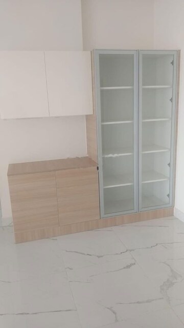 Room in 2 BHK Apartment at Mantri Lithos, Thanisandra – for Rent