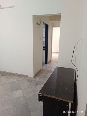 Room in 1 BHK Apartment at Metropolis Bayside, Kasarvadavali – for Rent