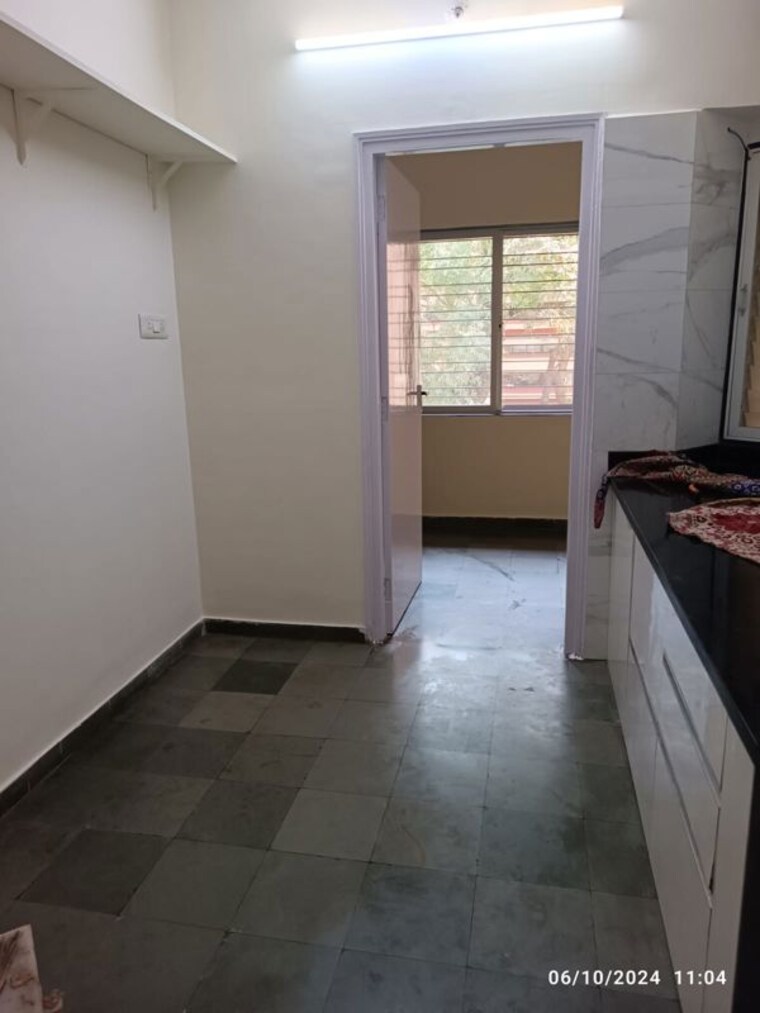 Room, metropolis-bayside 1 Bedroom 370 Sq.Ft. Apartment In Kasarvadavali Thane 9939471
