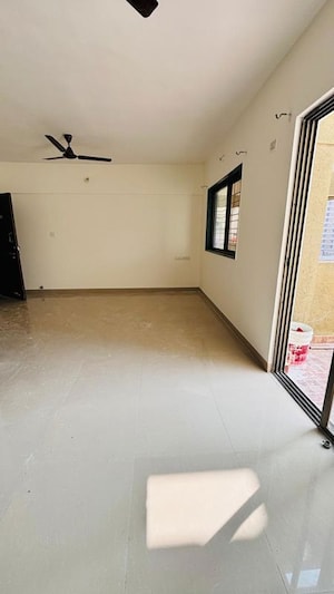 Room in 2 BHK Apartment at Kumar Shantiniketan Phase 1, Pashan – for Rent