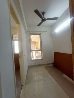 Room in 2.5 BHK Apartment at Sector 35 – for Rent