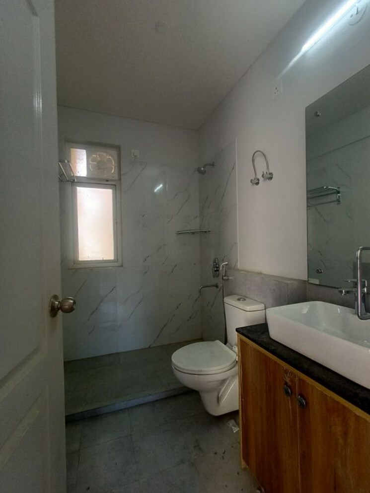 Bathroom, sector 35 2.5 Bedroom 1444 Sq.Ft. Apartment In Sector 35 Gurgaon 9939504