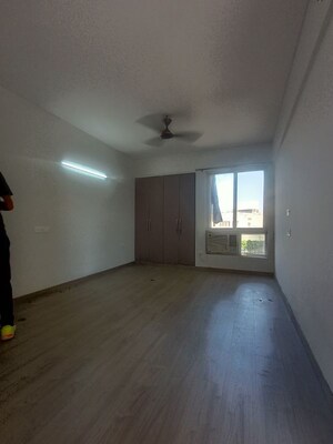 Room in 2.5 BHK Apartment at Sector 35 – for Rent