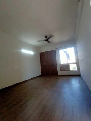 Room in 2.5 BHK Apartment at Sector 35 – for Rent