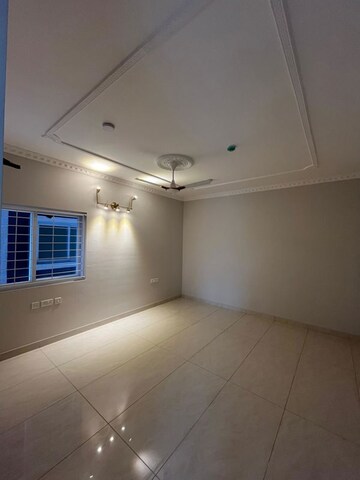 Room in 3 BHK Apartment at Prestige Beverly Hills, Kokapet – for Rent