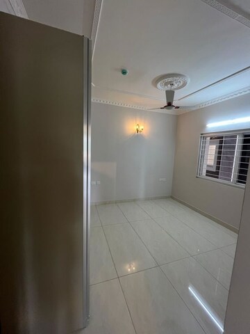 Room in 3 BHK Apartment at Prestige Beverly Hills, Kokapet – for Rent