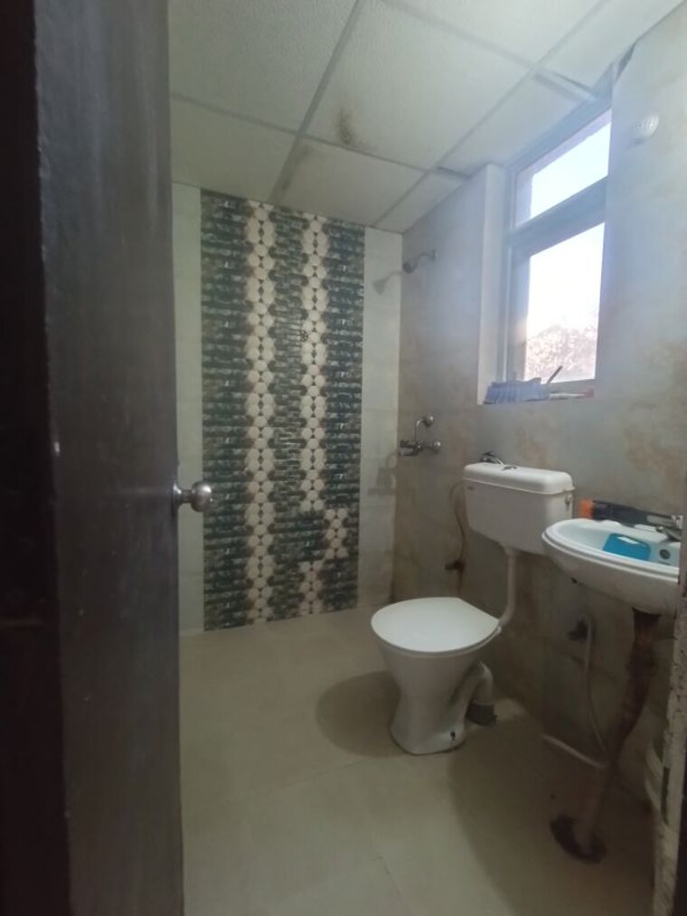 Bathroom, signature-the-serenas 2 Bedroom 583 Sq.Ft. Apartment In Sohna Sector 36 Gurgaon 9939533