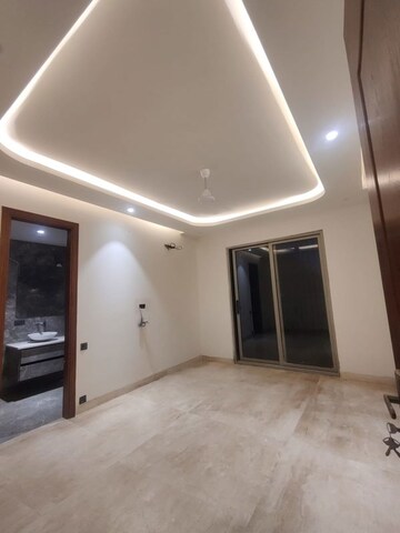 Room in 3 BHK Builder Floor at BPTP Green Oaks, Sector 70a – for Sale