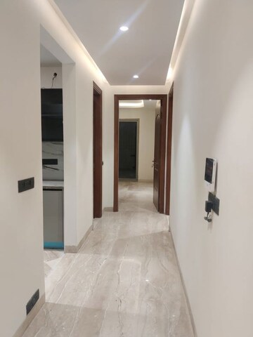 Building Lobby in 3 BHK Builder Floor at BPTP Green Oaks, Sector 70a – for Sale