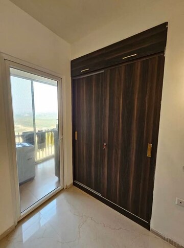 Room in 3 BHK Apartment at Smart World Orchard, Sector 61 – for Rent
