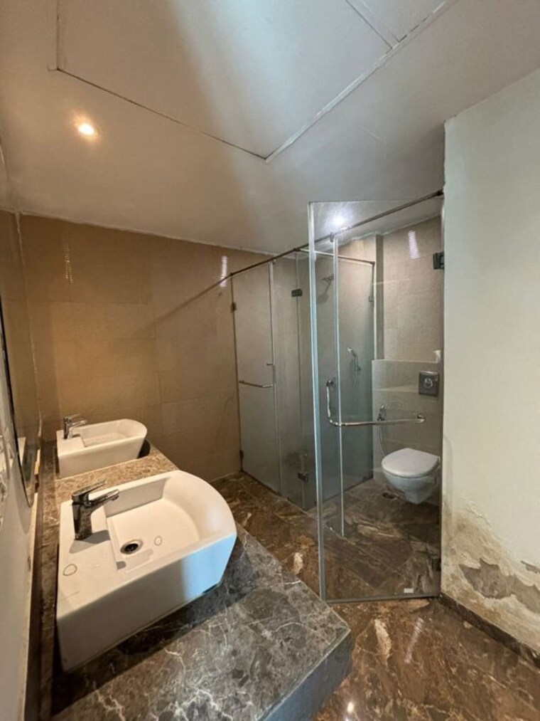 Bathroom, mahagun-mezzaria 4 Bedroom 3430 Sq.Ft. Apartment In Sector 78 Noida 9934091