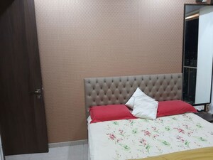 Bedroom in 3 BHK Apartment at Malad East – for Rent
