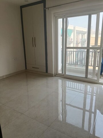 Room in 2 BHK Apartment at BPTP Discovery Park, Sector 80 – for Sale
