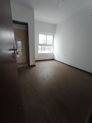 Room in 2 BHK Apartment at BPTP Discovery Park, Sector 80 – for Sale