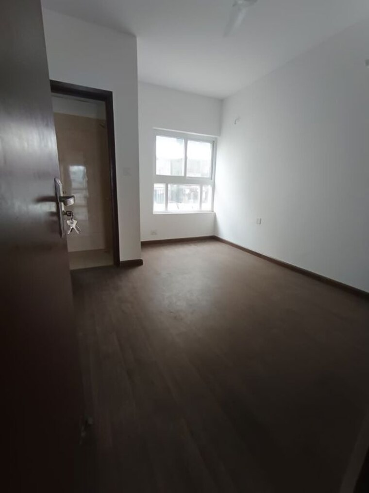 Room, bptp-discovery-park 2 Bedroom 804 Sq.Ft. Apartment In Sector 80 Faridabad 9939617