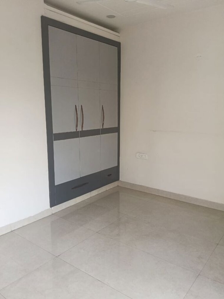 Room, bptp-discovery-park 2 Bedroom 804 Sq.Ft. Apartment In Sector 80 Faridabad 9939617
