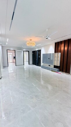 3 BHK + Servant Room Builder Floor For Sale in BPTP Green Oaks