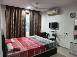 Bedroom in 2.5 BHK Apartment at Oberoi Realty Woods, Goregaon East – for Rent