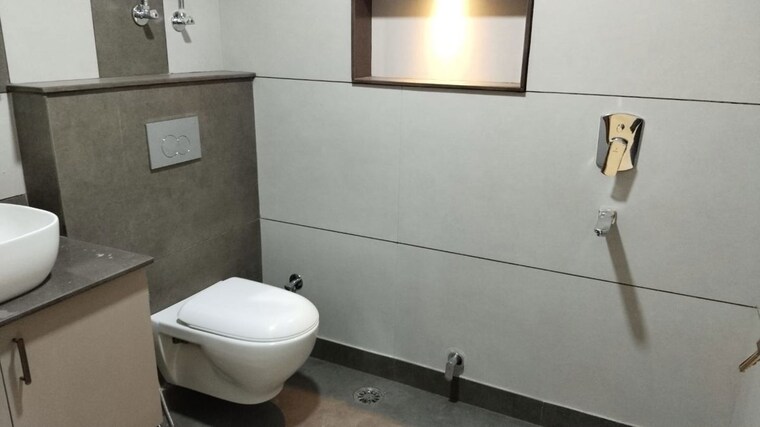 Attached Bathroom, sector 6 dwarka 3 Bedroom 1500 Sq.Ft. Apartment In Sector 6 Dwarka Delhi 9939653