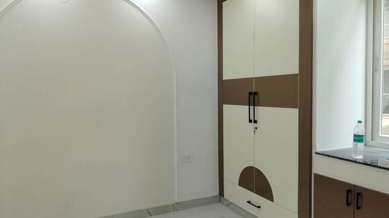 Room, sector 6 dwarka 3 Bedroom 1500 Sq.Ft. Apartment In Sector 6 Dwarka Delhi 9939653
