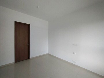 Room in 1 BHK Apartment at Kalpataru Immensa, Kolshet Road – for Rent