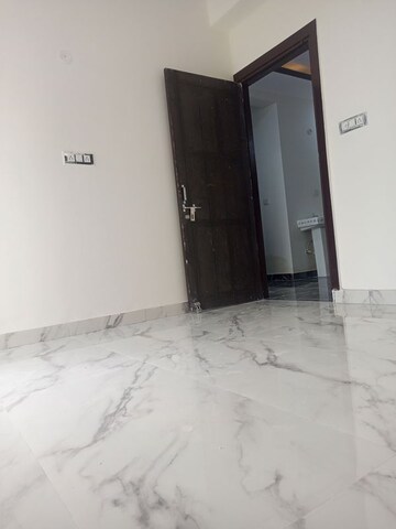 Room in 2 BHK Builder Floor at MSP Arihant Apartments, Sector 73 – for Sale