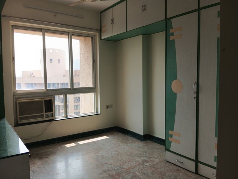 Room, hiranandani-meadows 2 Bedroom 750 Sq.Ft. Apartment In Manpada Thane 9939681