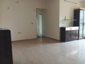 Room in 2 BHK Apartment at Hiranandani Meadows, Manpada – for Rent