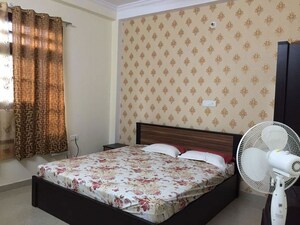 Bedroom in 6 BHK Independent House at Uattardhona – for Rent