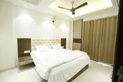 2 BHK + Extra Room Apartment For Sale in Pyramid Square 67A