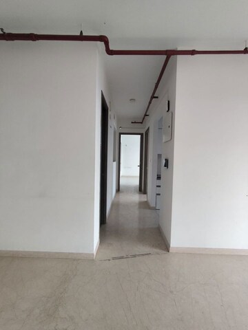 Room in 2 BHK Apartment at Kalpataru Paramount, Kapur Bawdi – for Rent