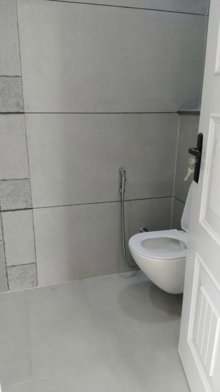 Bathroom, sector 6 dwarka 3 Bedroom 1500 Sq.Ft. Apartment In Sector 6 Dwarka Delhi 9939753