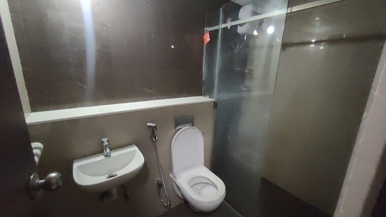 Bathroom, lodha-palava-city 3 Bedroom 1000 Sq.Ft. Apartment In Dombivli East Thane 9939760