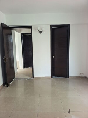 Room in 4 BHK Apartment at Eros Kenwood Tower, Sector 39 – for Sale