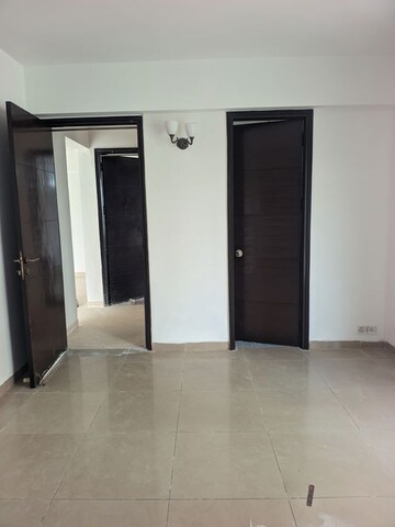 Room in 4 BHK Apartment at Eros Kenwood Tower, Sector 39 – for Sale