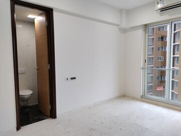 Room in 2 BHK Apartment at Ekta Tripolis, Goregaon West – for Rent